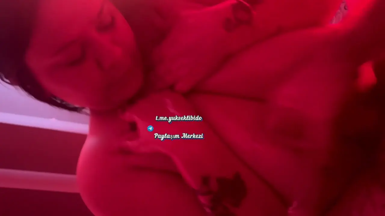 Zeynep nur maviş ifşa yarrağı okşayıp memelerine boşalttırıyor