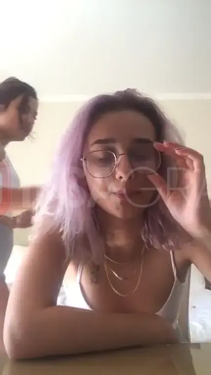 Mor saçlı devriliyorum kız arkadaşıyla berabereski tango yayını