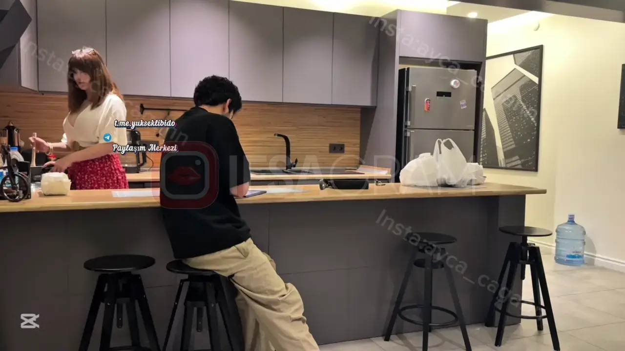 Ayça çağan acnoctem mutfakta tezgahın altında sakso ifşa videosu