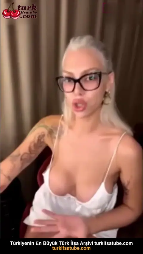 Şeydanur Tunç ifşa memelerini açmış sigara içiyor