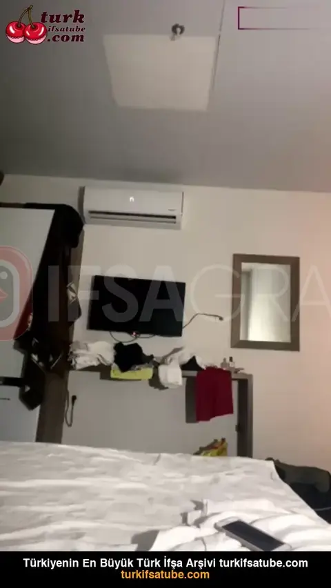 Naz elbir tango yayını sonda amını götünü memelerini gösteriyor