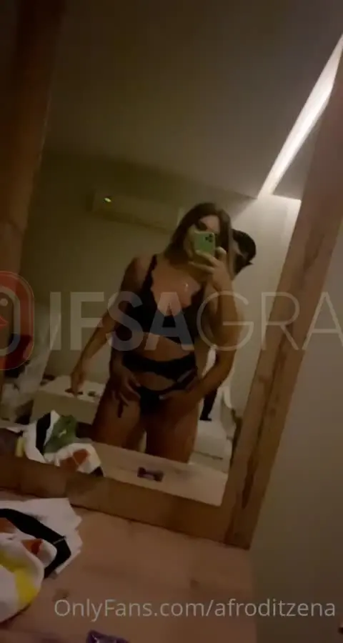 Afrodit Zena ifşa genç çocuğa önce amcığını yalattı sonra siktirdi