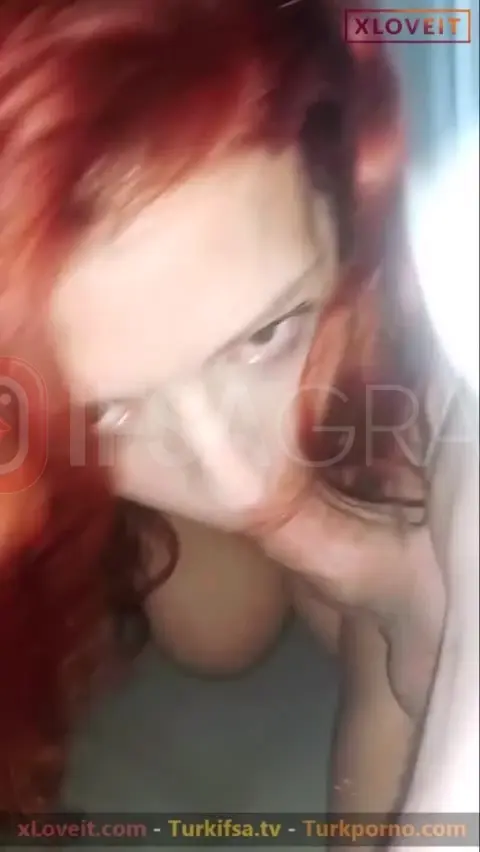 Hottiekitty ifşa yarrağı boğazına sokarken nefes almakta zorlanıyor