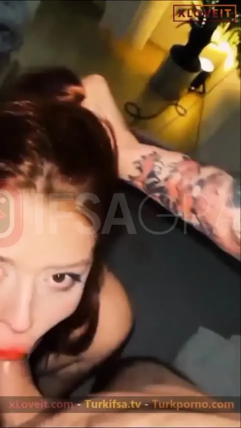 Hottie Kitty ifşa kafayı bulduktan sonra deli gibi sakso çekiyor