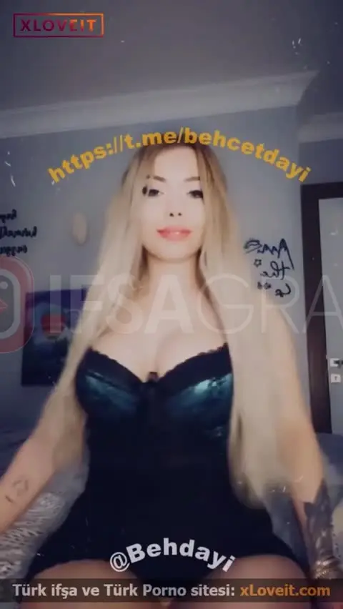 Tango Açelya ifşa amcığına dildoyu alıp okşuyor HD