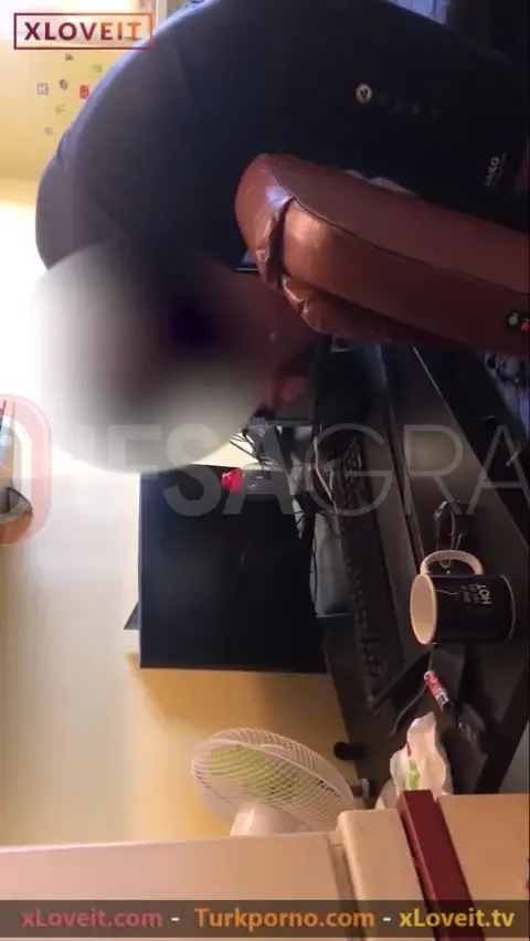 Fakfukturko ifşa eniştesine masaj yaptırırken bir anda sikişmeye başlıyorlar konuşmalı porno