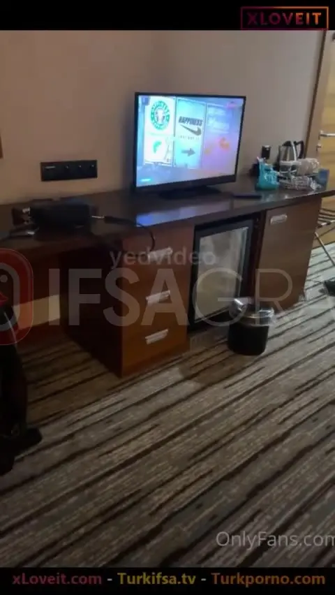 Yednul ifşa lise eteğini çıkarıp amını götünü gösteriyor