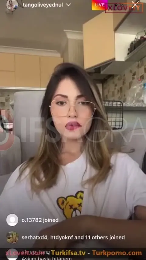 Yednul ifşa canlı yayında aniden soyunuyor kendinden geçiyor