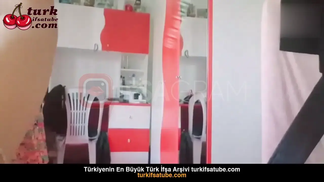 Emine Coşkun ifşa youtube katıl videosu mini etek ve bacakları süper