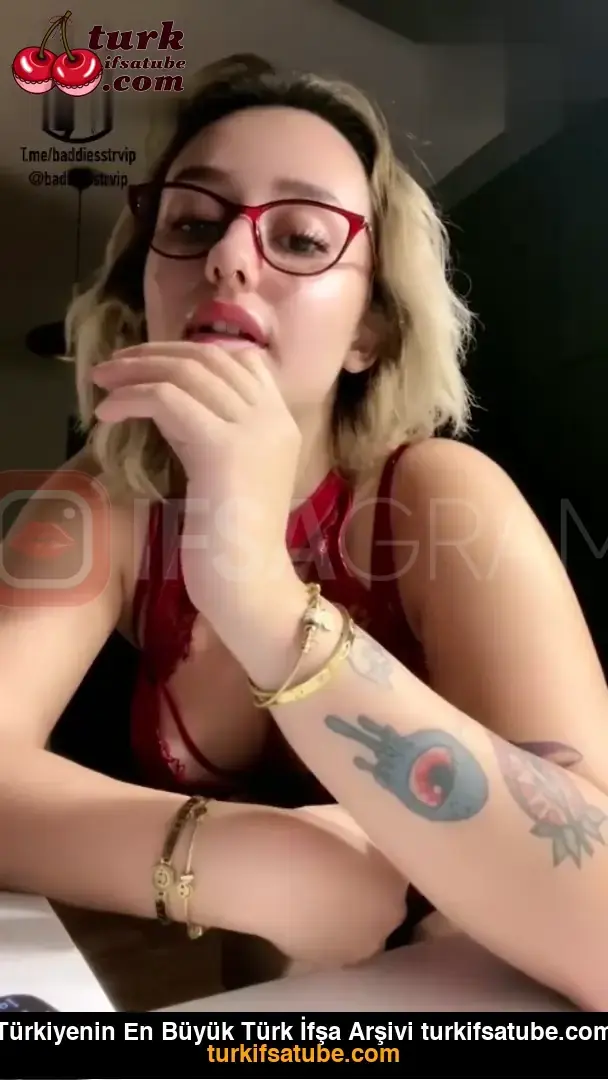 Naz elbir kırmızı tuborg ve kırmızı fantezi kıyafeti kombosu harika