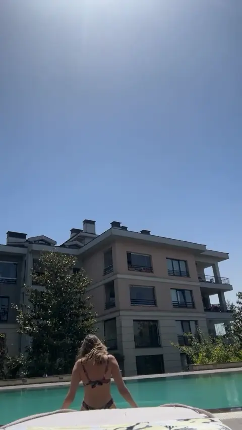 Esin çepni ifşa yürürken kalçaları harika görünüyor