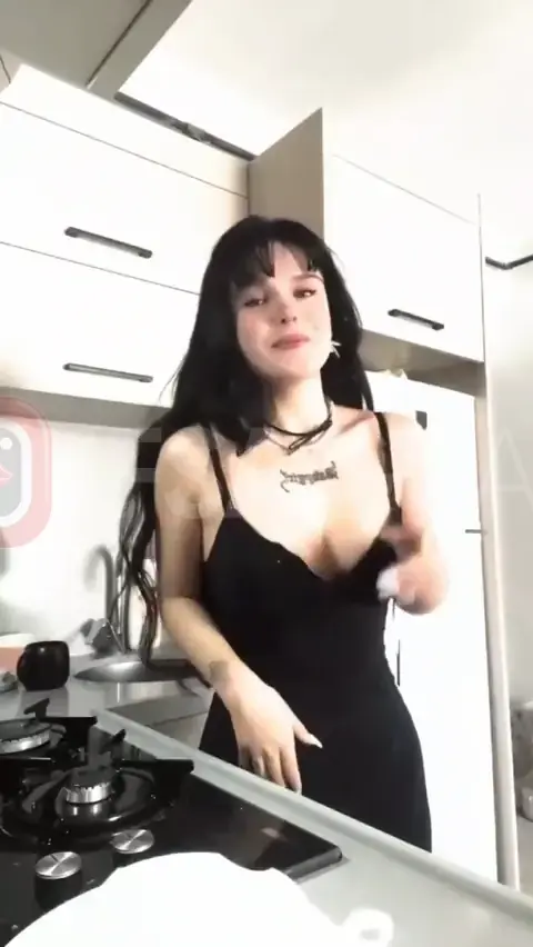 Hilalhorans animegibikizim ifşa tiktok videosu mutfakta dans ediyor