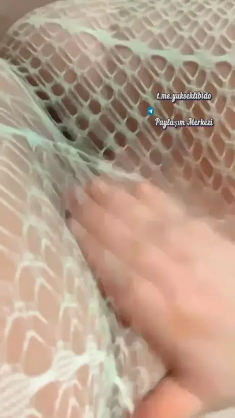 Zeynep nur maviş ifşa filelinin üstünden amcığını okşuyor