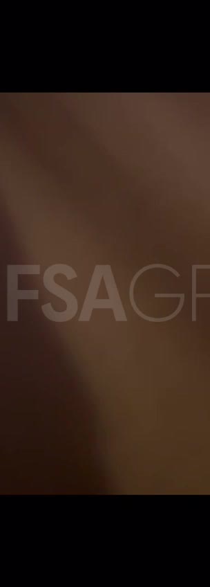 Devriliyorum naz elbir sevgilisinin kucağında zıplayarak sikişiyor